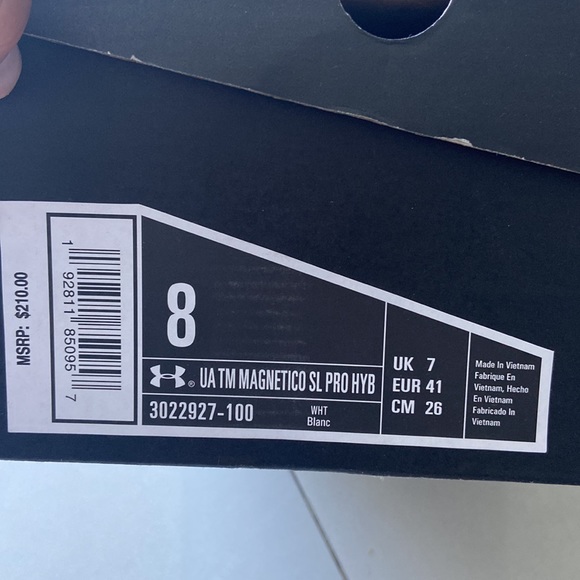 Soccer cleats - Picture 4 of 4